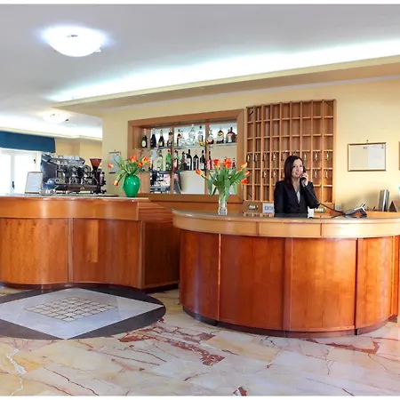 Hotel Iside 3*